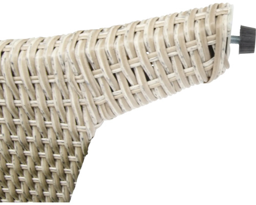 Detailansicht eines Möbelstücks mit geflochtener Oberfläche und Schraubfuß