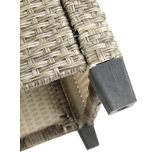 Detailansicht eines Möbelstücks mit Rattanstruktur und Fuss