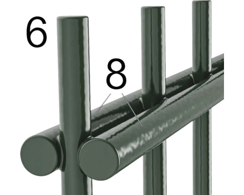 Vue détaillée d''une clôture métallique mettant l''accent sur les points de connexion.