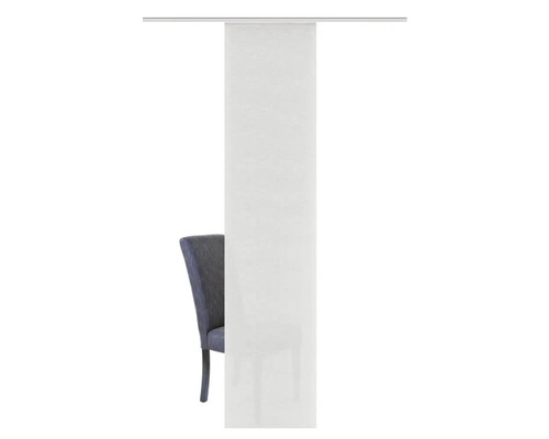 Schiebevorhang aus Stoff vor Stuhl