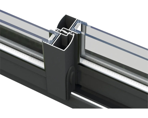 Detailansicht eines Aluminiumschiebetürrahmens mit Glasfüllung