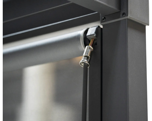 Vue détaillée d''une suspension de store enrouleur sur une pergola