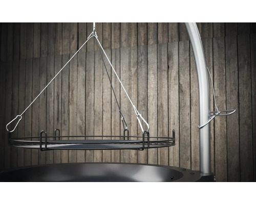 Schwenkgrill mit Grillrost und Aufhängung