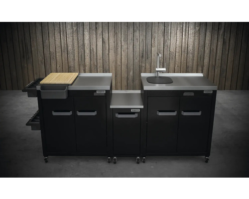 Cuisine de grill avec évier, espace de rangement et planche à découper