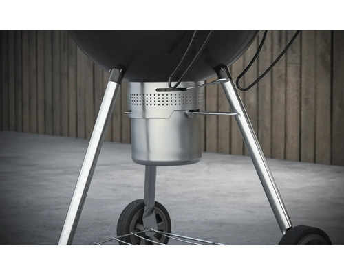 Detailansicht Kugelgrill mit Auffangbehälter und Fahrgestell