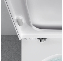 Gros plan d''un couvercle de toilette blanc en plastique