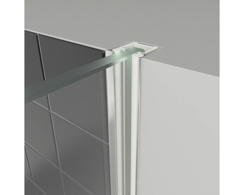 Detailansicht einer Duschkabine mit Glaswand