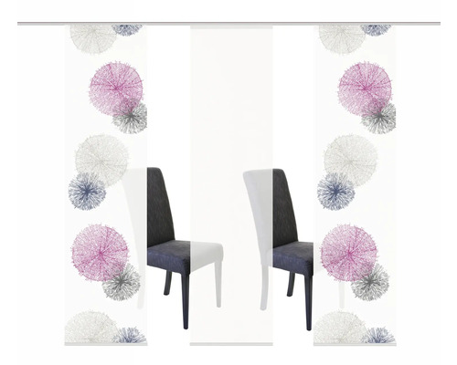 Schiebegardine mit abstraktem, floralem Muster im Wohnzimmer