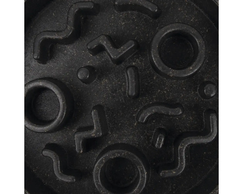 Gros plan d''une gamelle avec labyrinthe intégré pour chiens afin de ralentir la prise de nourriture.