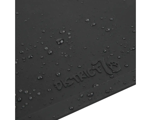 Tapis noir avec des gouttes d''eau et le logo District 70