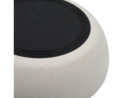 Vue détaillée d''un bol rond et clair avec un couvercle noir