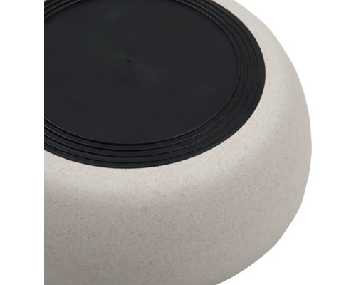 Pot de fleurs en plastique