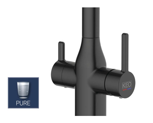 Gros plan d''un robinet de cuisine noir avec fonction de filtre à eau et logo KEO.