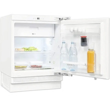 Geöffneter Kühlschrank mit Lebensmitteln