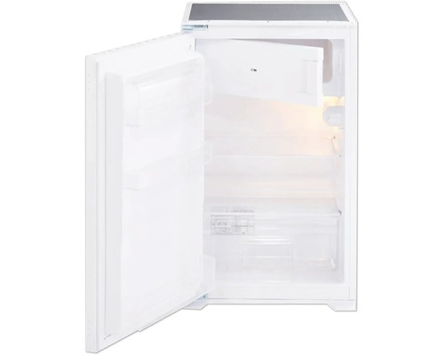 Geöffneter, kleiner Kühlschrank mit Regalen und Innenbeleuchtung