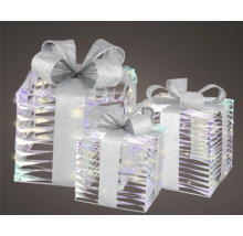 Drei dekorative Acrylgeschenkboxen mit Schleifen