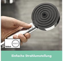 Handbrause mit Strahlumstellung wird von einer Hand gehalten