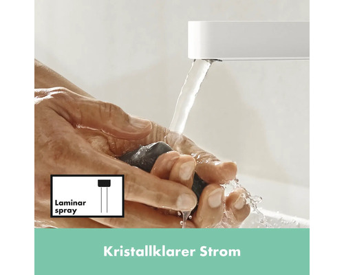 Wasserhahn mit Laminarstrahl im Gebrauch