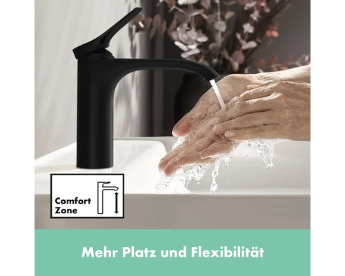 Schwarzer Waschtischmischer mit fließendem Wasser und Comfort Zone Symbol.