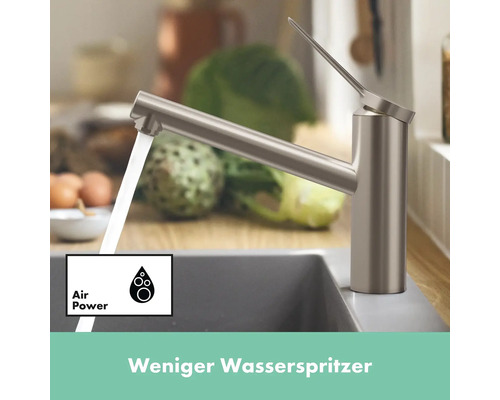 Küchenarmatur aus Metall mit fließendem Wasser und dem Symbol Air Power für weniger Wasserspritzer