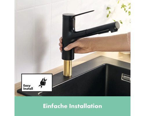 Montage d''un robinet de cuisine noir dans un évier avec le symbole installation facile