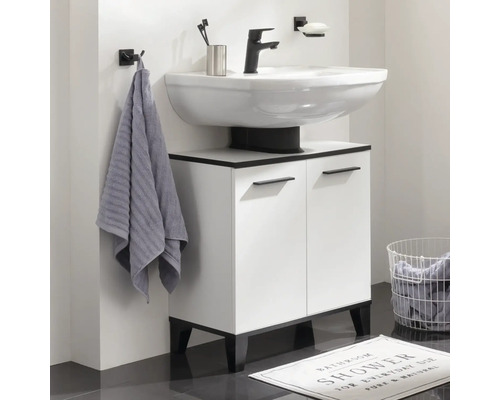 Modernes Badezimmer mit Waschbecken, Unterschrank und Handtuchhalter