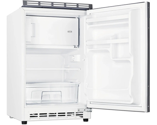 Weißer Kühlschrank mit geöffneter Tür