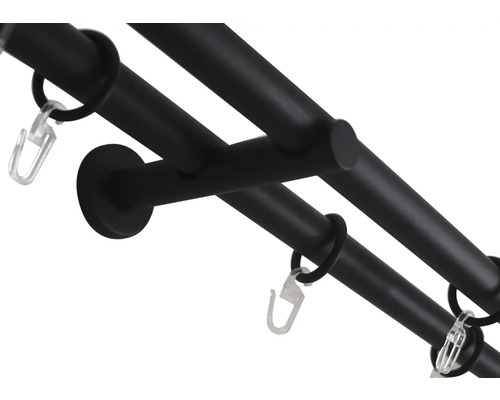 Doppelte Gardinenstange mit Ringen und Haken zur Vorhangaufhängung