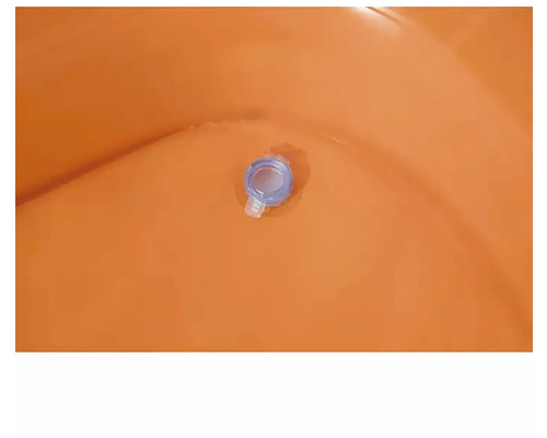 Detailansicht eines Ablassventils an einem Pool