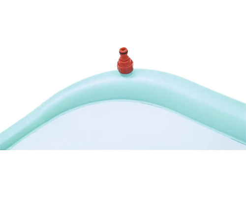 Detailansicht eines Planschbeckens mit Wasserschlauchanschluss