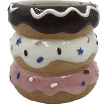 Pot de fleurs en forme de trois donuts empilés
