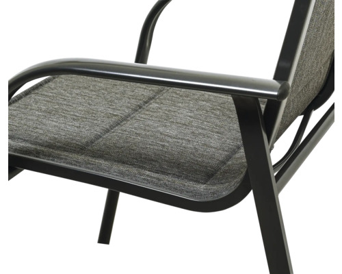 Gros plan d''une chaise de jardin avec revêtement en tissu et cadre en métal