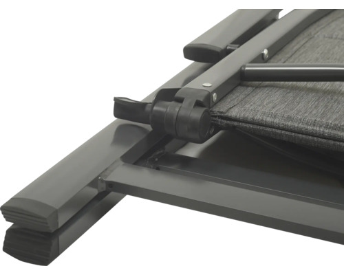 Detailansicht eines Klappmechanismus an einer Sonnenliege