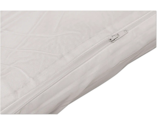 Detailaufnahme eines weißen Schlafsacks mit Reißverschluss.