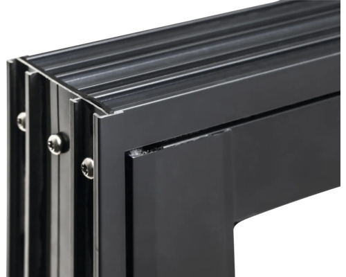 Vue détaillée d''un cadre en aluminium avec des vis