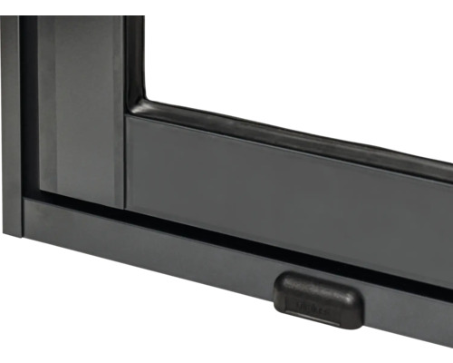 Vue détaillée d''une fenêtre coulissante noire avec fermeture