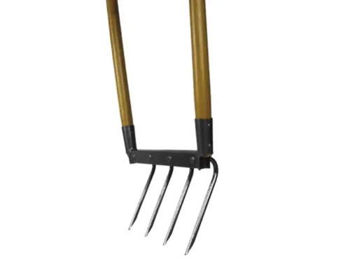 Gartenkralle mit Holzgriff und vier Zinken