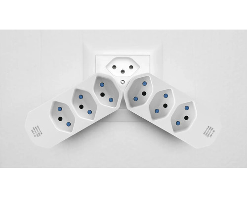 Steckdosenadapter mit Mehrfachsteckdose im Einsatz