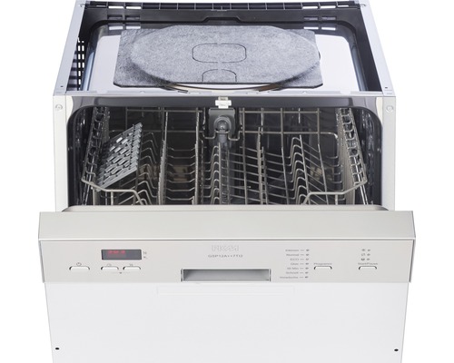 Lave-vaisselle ouvert avec paniers à vaisselle