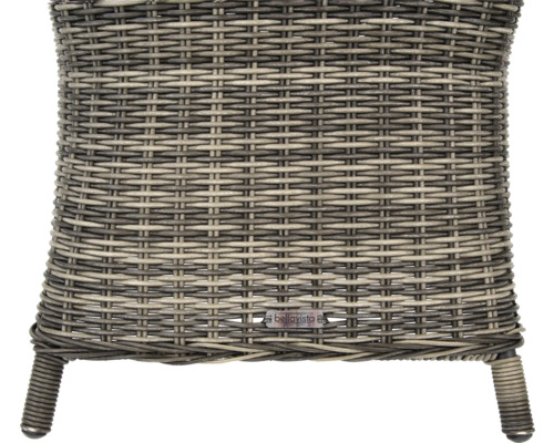 Detailansicht eines geflochtenen Gartenstuhls