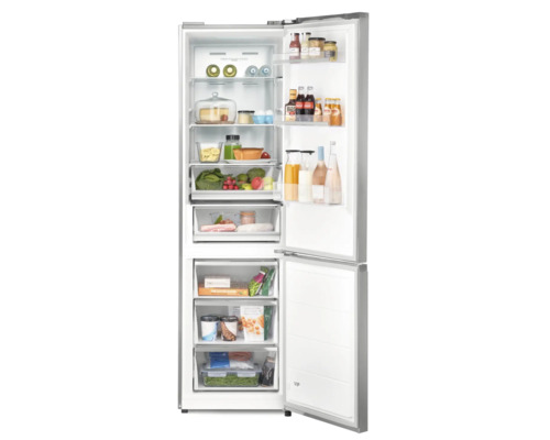 Geöffneter Kühlschrank mit verschiedenen Lebensmitteln auf den Regalen