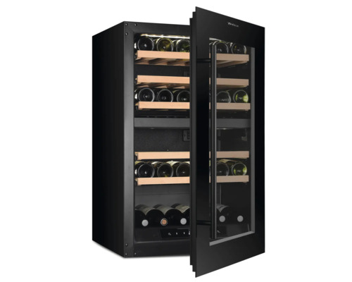 Weinkühlschrank mit Holzböden und teilweise geöffneter Tür