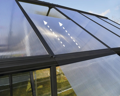 Vue détaillée de la ventilation d''une serre avec des flèches indiquant la circulation de l''air.