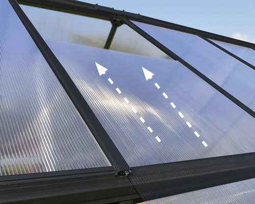 Detailansicht einer Gewächshausverglasung mit Belüftungsfunktion