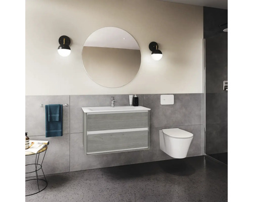 Salle de bain moderne avec meuble sous-lavabo, miroir et WC suspendu