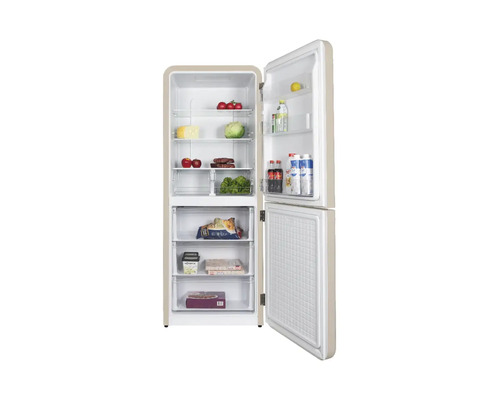 Geöffneter Kühlschrank mit Gemüse, Getränken und anderen Lebensmitteln