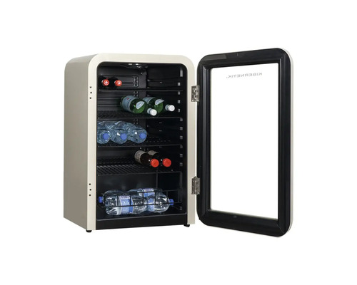 Kühlschrank mit Glasflaschen und Weinflaschen