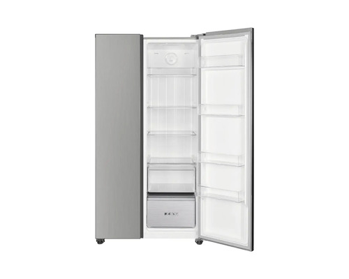 Geöffneter Kühlschrank mit Regalen und Schubladen