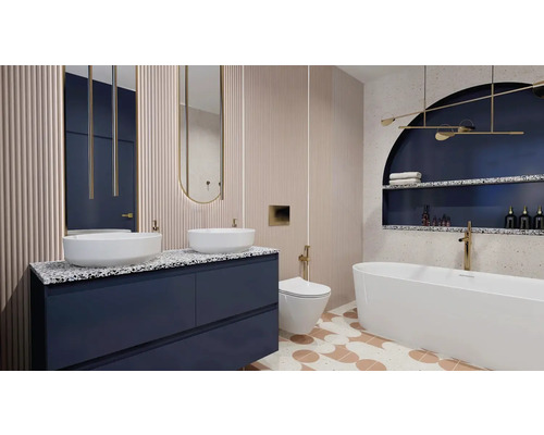 Badezimmer mit Waschtisch, Spiegel, Toilette und Badewanne