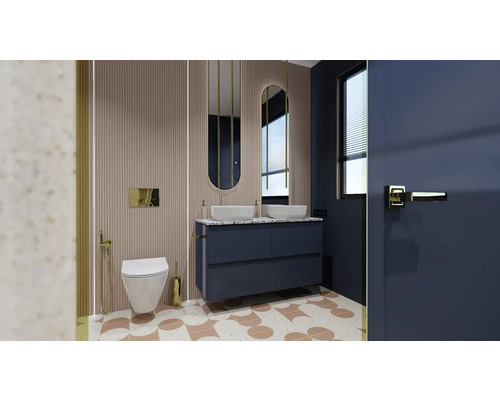 Helles Badezimmer mit Waschtisch, Spiegeln, Toilette und modernen Armaturen.